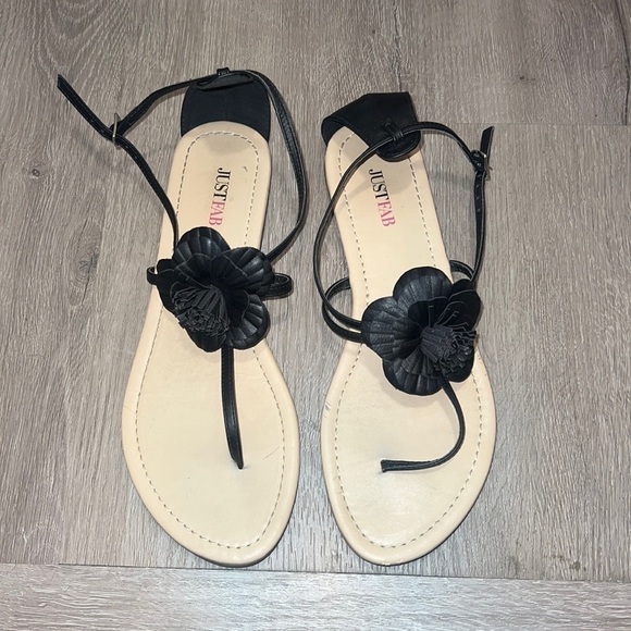 Black flower flat sandals size US 7.5 - Picture 3 of 11